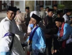 Calon Jamaah Haji Kloter 27 dan 28 Resmi di lepas keberangkatannya  Oleh Bupati Setyo Wahono 