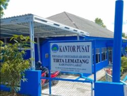 PIPA PDAM BERSERAKAN, WARGA KELUHKAN SALURAN AIR  SPAL TERSUMBAT