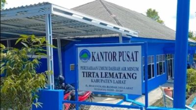 PIPA PDAM BERSERAKAN, WARGA KELUHKAN SALURAN AIR  SPAL TERSUMBAT