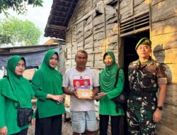 Persit Ranting 4 Yonif TP-885/Belibis Putih Bagikan Paket Telur untuk Warga Bojonegoro