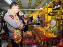 Kapolri Bersama Ketua Umum Bhayangkari Tinjau Bazar Kreasi Bhayangkari Nusantara 2026