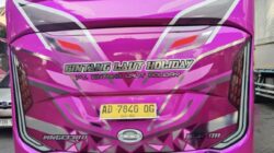 Diduga Mengemudi Ugal-ugalan, Bus Pariwisata Bintang Laut Holiday Nyaris Sebabkan Kecelakaan, Pengguna Jalan Minta Polisi Bertindak