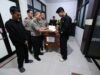 Tim DVI Polda Jatim Serahkan Dua Jenazah Korban KM Mutiara Sentosa II kepada Keluarga