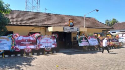 DARAH DINGIN DI ANTARA SAUDARA KANDUNG! Istri Adalah Adik Kandung, Tapi Suami Mengacungkan Celurit Penghabisan ke Arah Kakak Iparnya