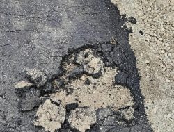 Proyek Pengaspalan di Dusun Bawa Desa Labbo Tompobulu Bantaeng Disorot, Baru Selesai Sudah Rusak