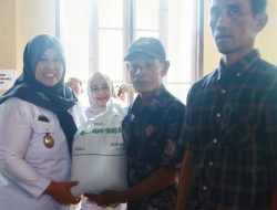 Pemkab Pringsewu Salurkan Bantuan Pangan Kepada 692 Warga Ambarawa Barat